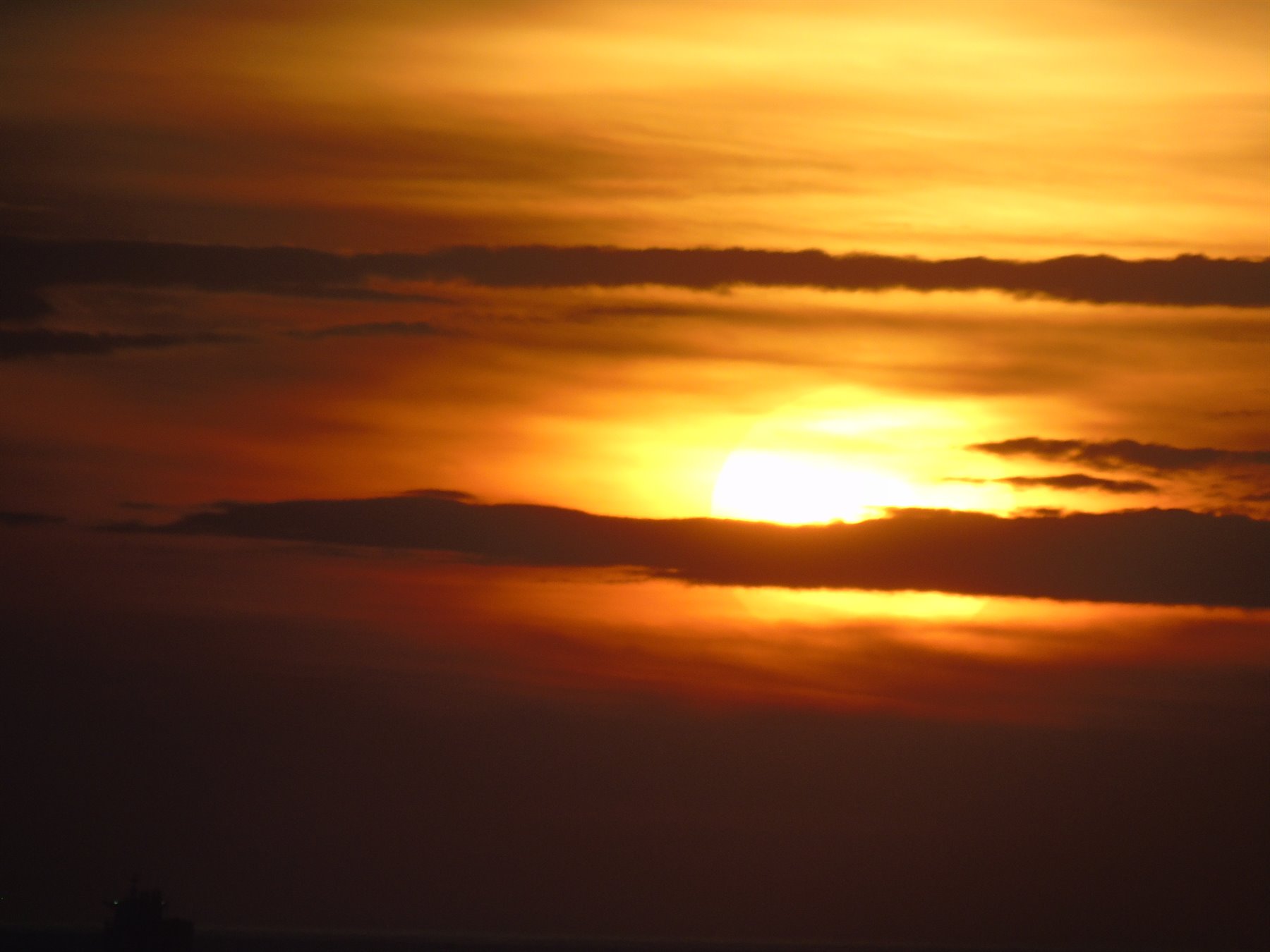 Nascer do sol em Praia Grande, litoral de São Paulo